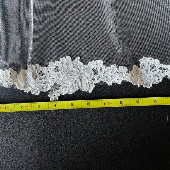 Paloma Blanca Wedding Veil /Champagne / Fingertip Length / Delicate Natural Lace main image 7